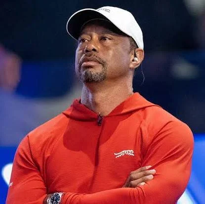 American professional golfer Tiger Woods was involved in a rollover car accident on Friday afternoon in Jupiter Island, Florida, raising fresh concerns about the legendary athlete’s safety and ongoing physical condition. According to initial reports, the crash occurred near his residence and involved more than one vehicle, with one of the cars overturning during the incident. Authorities confirmed that emergency services responded promptly, though details surrounding how the crash unfolded remain limited as investigations continue. Officials from the Martin County Sheriff’s Office stated that Woods’ condition was not immediately clear following the accident. Early information indicates that the crash took place shortly after 2 p.m. local time, and while the scene appeared serious due to the rollover, there have been no confirmed reports of life-threatening injuries at this stage. Some accounts suggest that individuals involved were either in stable condition or declined medical treatment, though authorities have yet to release a full medical update regarding Woods himself. The incident has quickly drawn widespread attention given Woods’ history with vehicle accidents, most notably a devastating 2021 crash in California that left him with severe leg injuries requiring multiple surgeries and a long rehabilitation process. That earlier accident significantly impacted his professional career, limiting his appearances and raising ongoing questions about his long-term fitness. Despite those setbacks, Woods had only recently made a return to competitive golf activity, making this latest crash particularly concerning for fans and the sports community. As investigations continue, authorities are expected to provide further clarification on the cause of the rollover crash and whether any external factors contributed to the incident. The lack of immediate clarity has left both fans and the wider golf world waiting anxiously for updates. For now, the focus remains on Woods’ condition and recovery, as one of the most iconic figures in modern sports once again finds himself at the center of a troubling accident.
